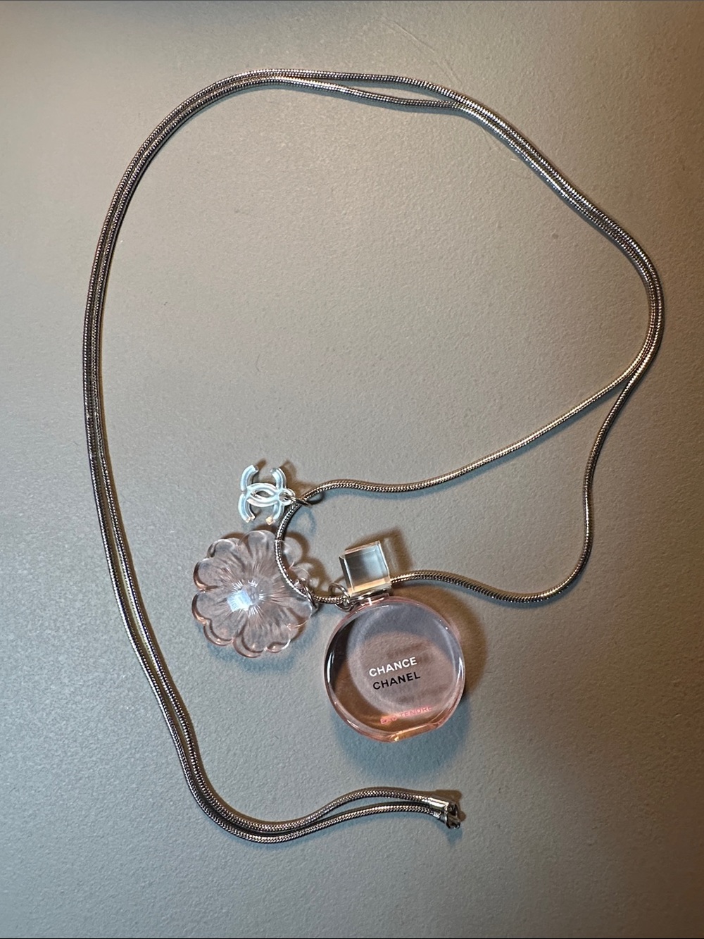 CHANEL Chance Eau Tendre Pendant Necklace with Flower Charm